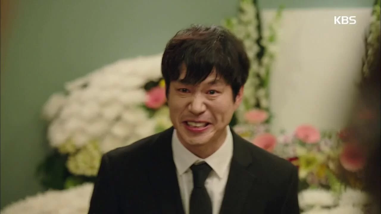 奉尚的老婆囡囡都對他的弟妹非常厭惡，面對家庭種種壓力，奉尚快要瘋掉！