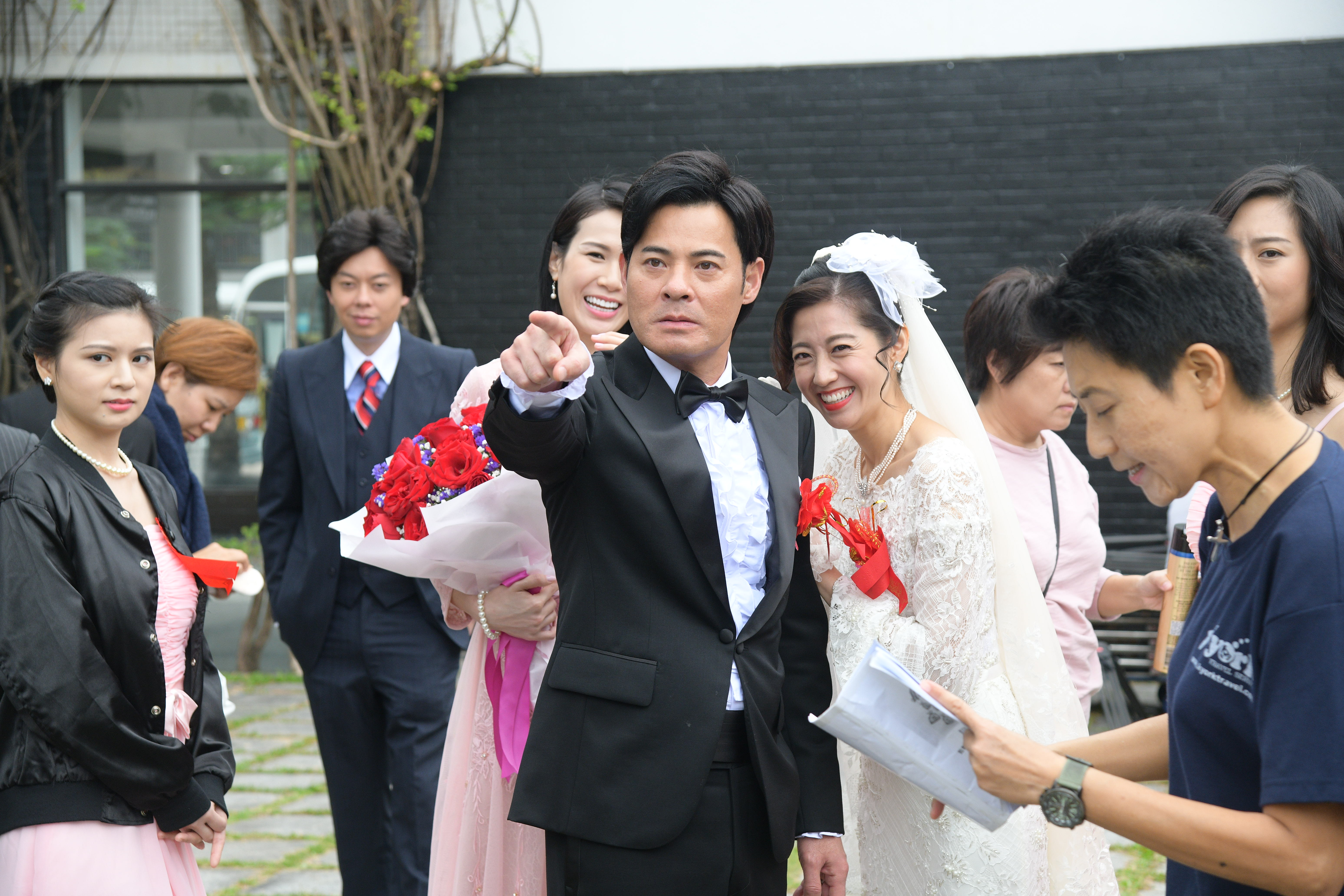 陳自瑤與黃智賢在中環大會堂拍攝一場七十年代的結婚戲。