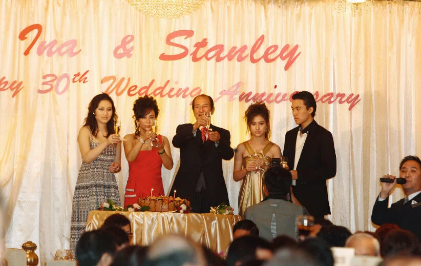 賭王與三太每年也會慶祝結婚周年紀念,夫婦兩人與三名子女一起接受大家的祝賀,隆重而溫馨。
