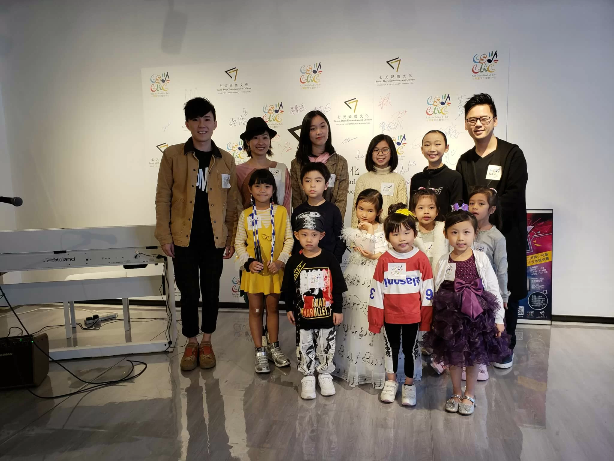 蓋世寶最近為兒童天才比賽《小明星練習生》,跟歌手何弘軒、音樂人張家誠一起擔任評判。