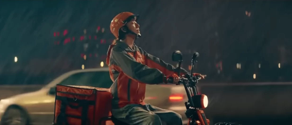 中段一場撞車戲，不少網民都覺得是一個迷思，鄂靖文解釋︰「拍的時候，星爺沒有這樣表達，如夢就是出了車禍，最後亦是真正的拿獎，但聽了觀眾覺得另一個結局，我也覺得很有道理，星爺也覺得大家想像得很好。」