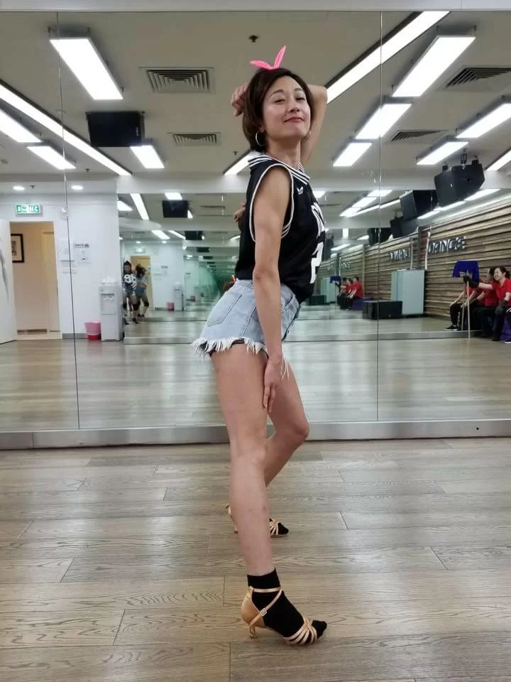 蓋世寶會在練舞時才特別打扮,很少看到這個造型的她,跟「LuLu姐姐」的形象很大反差。