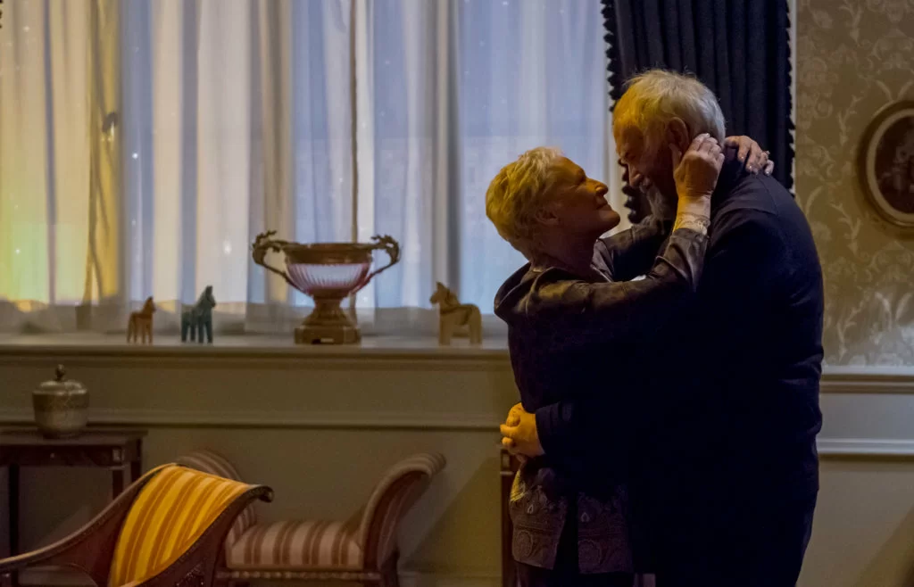 尊尼芬派斯與格蘭高斯演活一對結髮四十餘年的恩愛夫妻