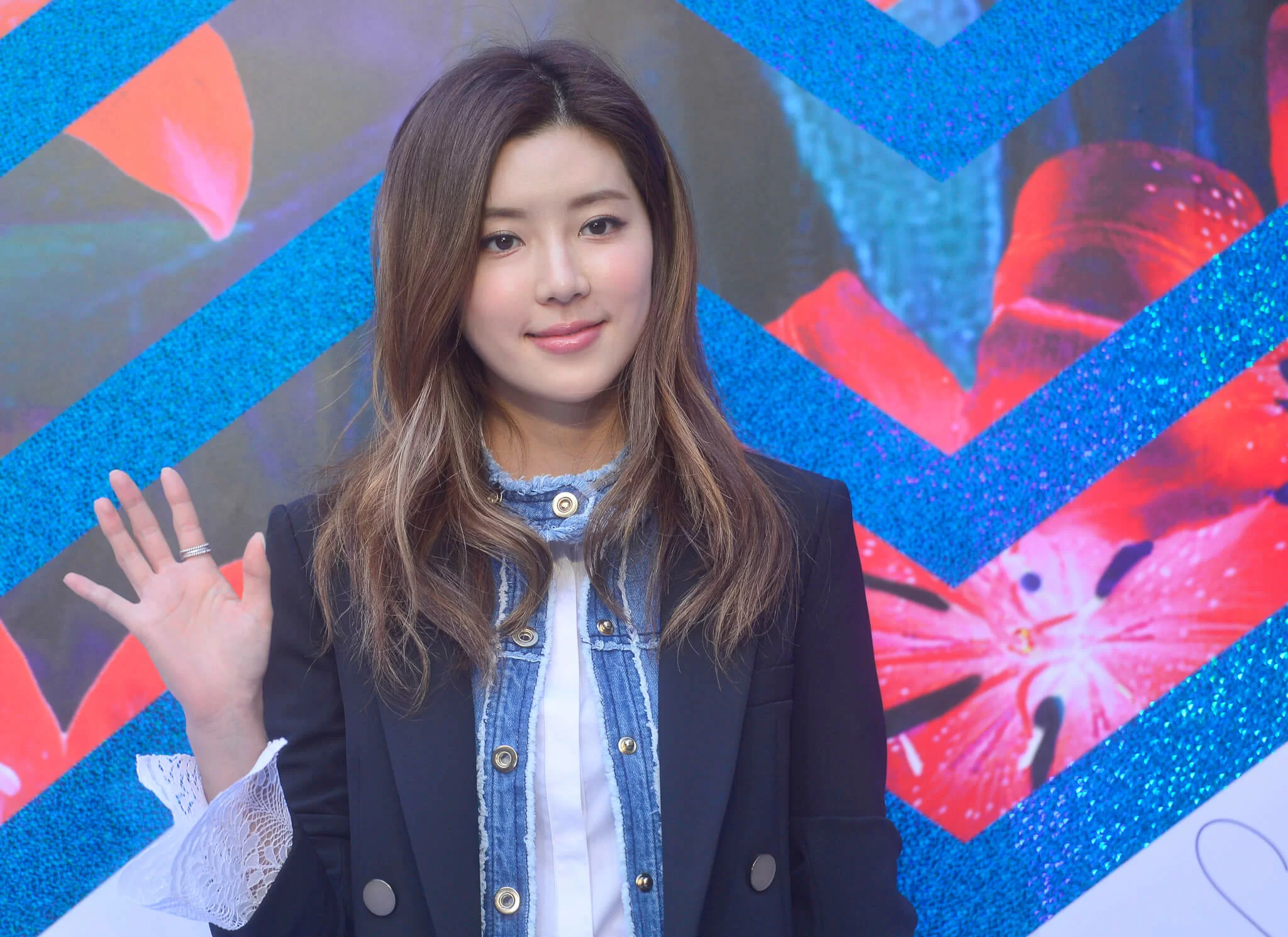 朴寒星方面也發表聲明，表示事件涉及圈外人老公的隱私，未能多說。