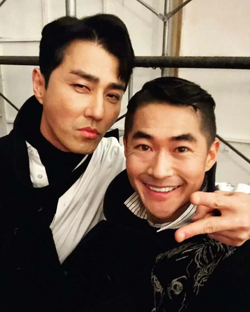 有着硬漢外表的裴正南過去由模特兒轉型演員,身邊有不少巨星朋友。