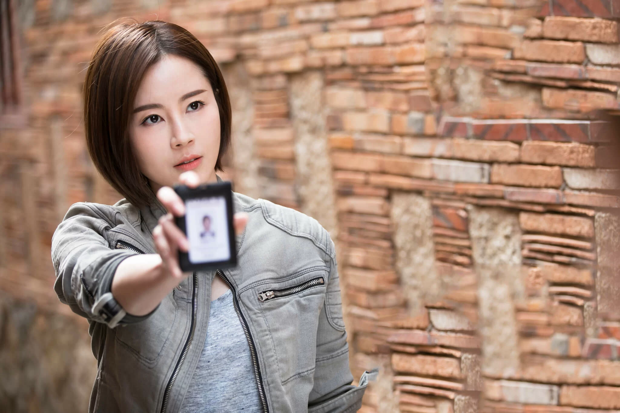 正拍攝內地電影《迷案》，戲中Theresa的角色很有發揮。