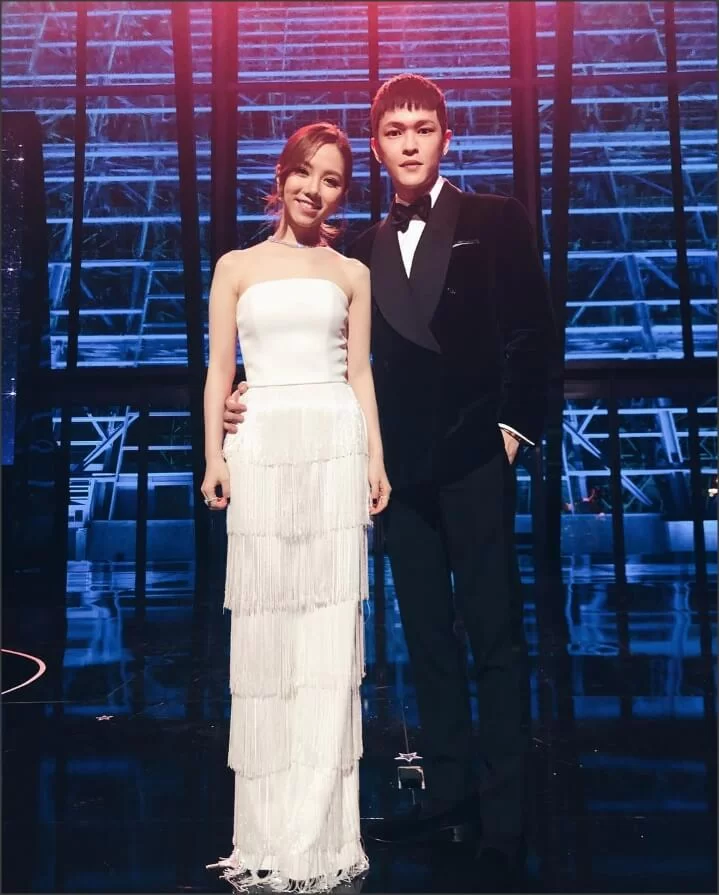 與Mark拍拖後,G.E.M.的形象大有改進,亦令G.E.M.對男友更加信任。