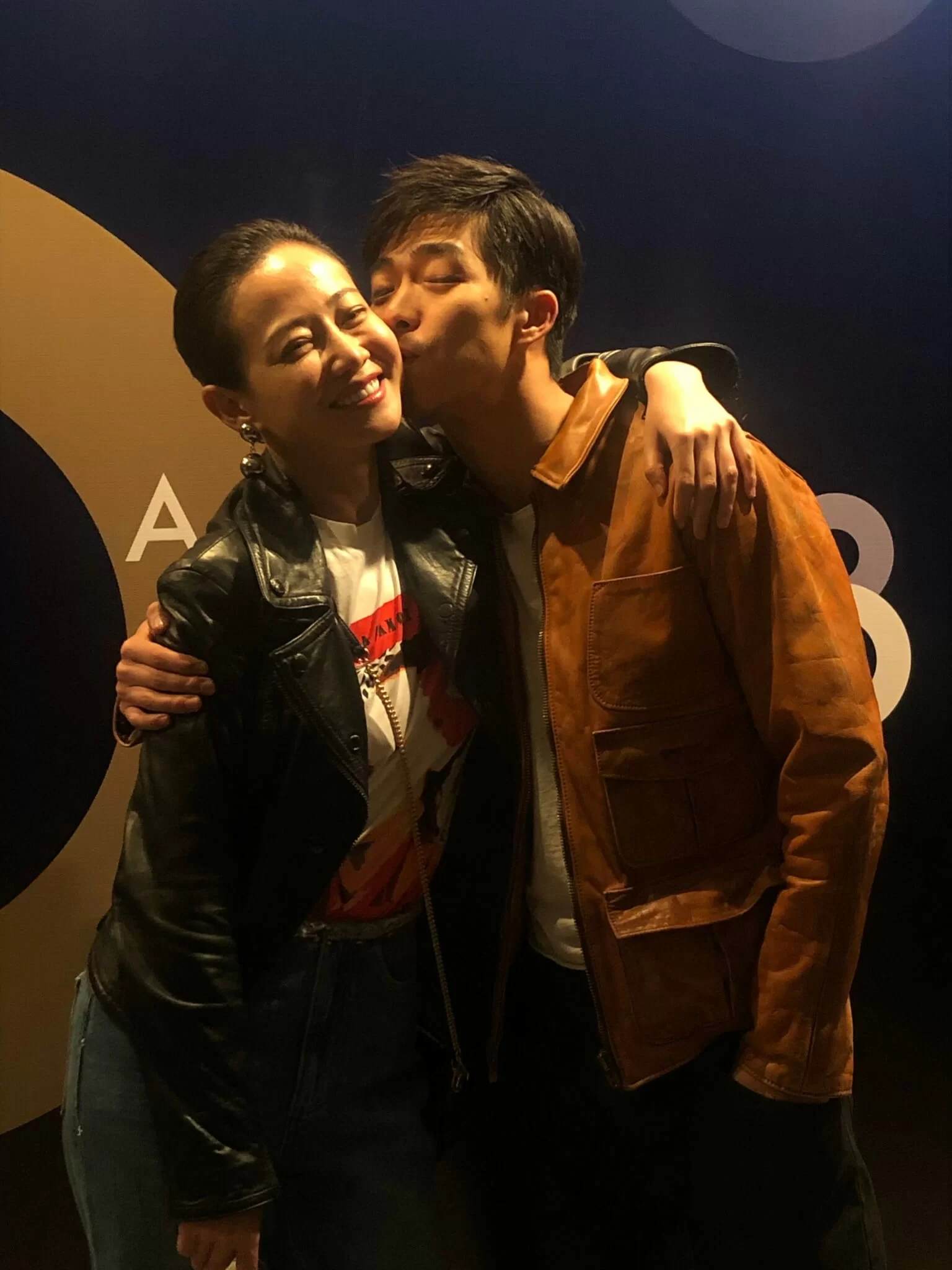 內地男星章宇憑電影《我不是藥神》獲得「亞洲電影大獎」的「最佳男配角」,好友譚卓於台下感動流淚。