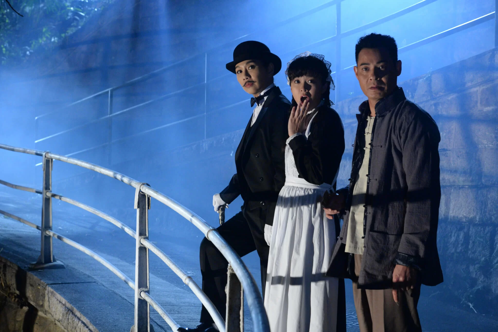 劇中松松與江嘉敏及黃智賢有不少對手戲，為了查案更反串紳士。