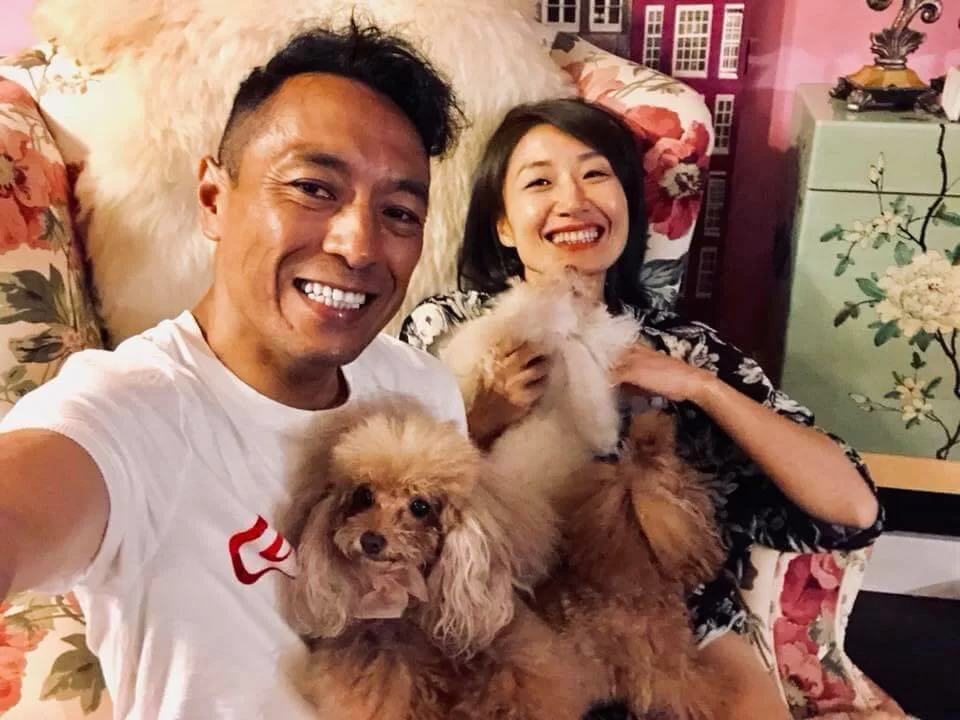 姜皓文夫婦都喜歡寵物,家中養了多隻貴婦狗,他在幾年前見到桌上的乳豬全體,突然聯想到家中的小狗,自此便戒吃肉類。