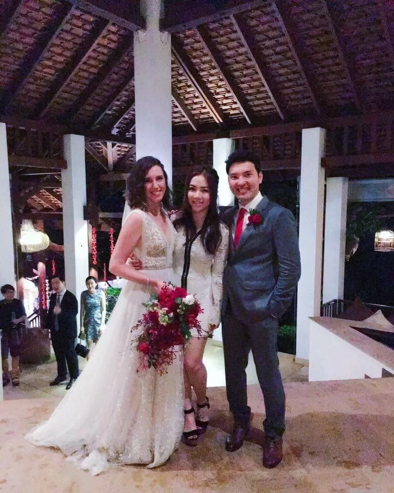 一六年經理人張丹與英國設計師Emma Wallace結婚,G.E.M.亦有飛到泰國出席婚禮。