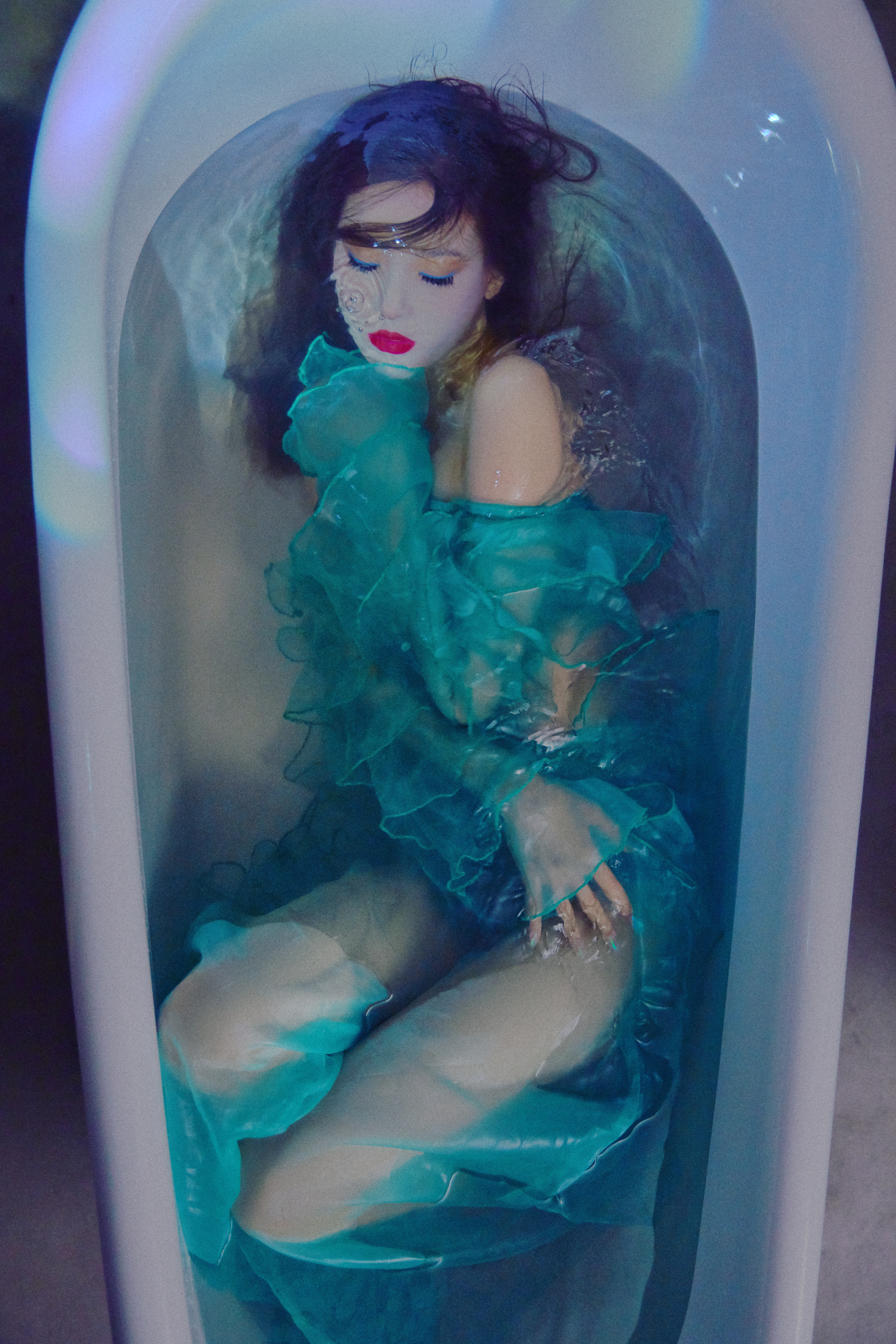 宣美向本刊獨家公開拍《Siren》MV時的濕身誘惑照，非常誘人！