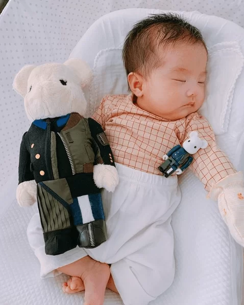 一向喜歡小朋友的柏宇,為女兒創作了一首《無限大》送給她。