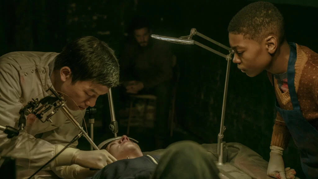 導演羅柏韋特營造出獨特又頹廢的未來世界觀