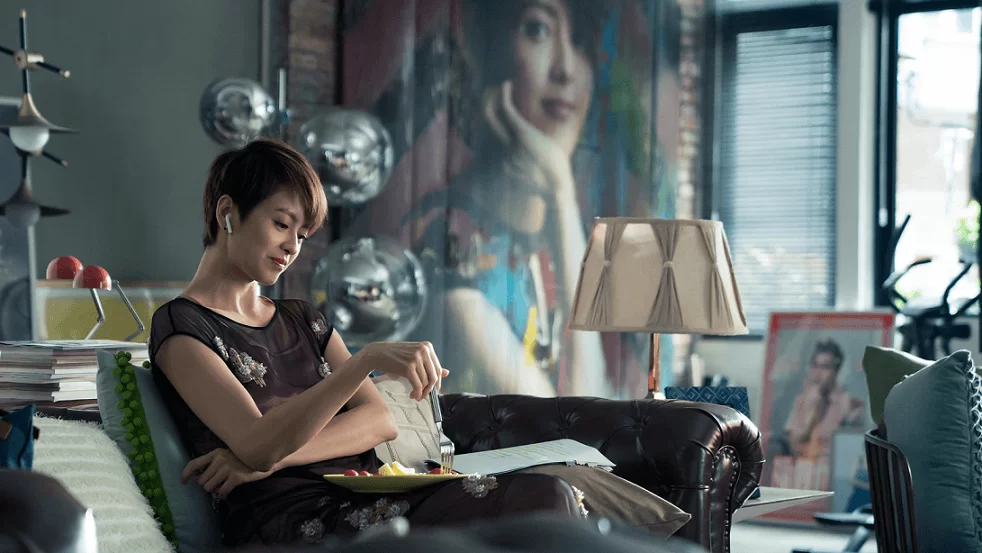 Gigi在戲中霸道又嫉妒，後來又會看到她的委屈，為事業努力向上爬，竟遇上沒良心的導演，天意弄人，兩人竟在大會堂外重遇。