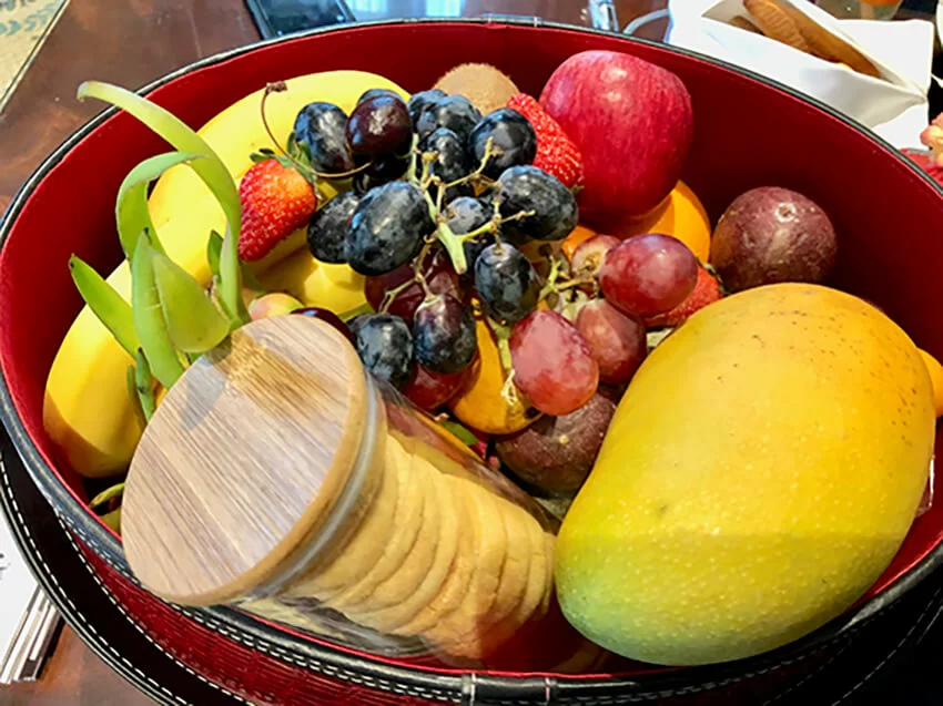 林建岳送水果籃到酒店祝賀千嬅