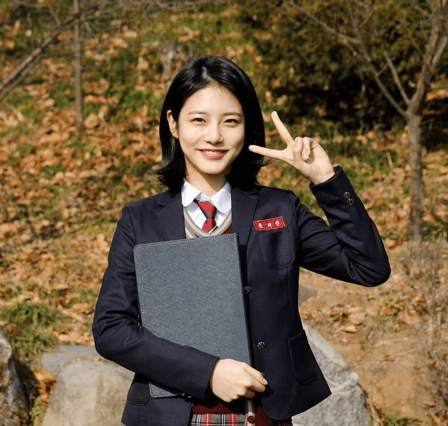 年僅21歲的辛睿恩穿上校服毫無違和感