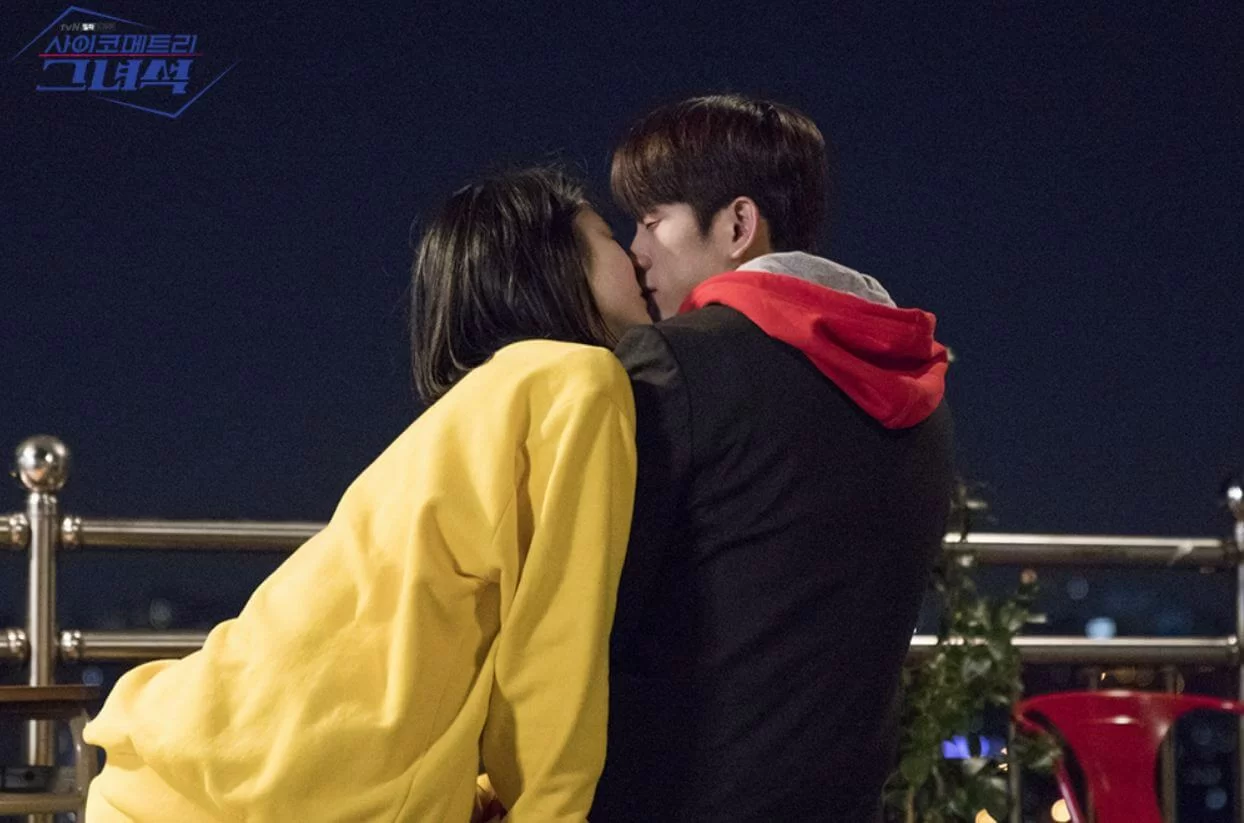 二人上演接吻一幕，但原來只是李安的夢境。