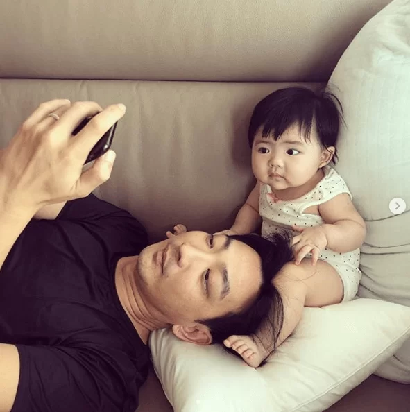 做了爸爸後，他知道更加不可以亂來，要以身作則。