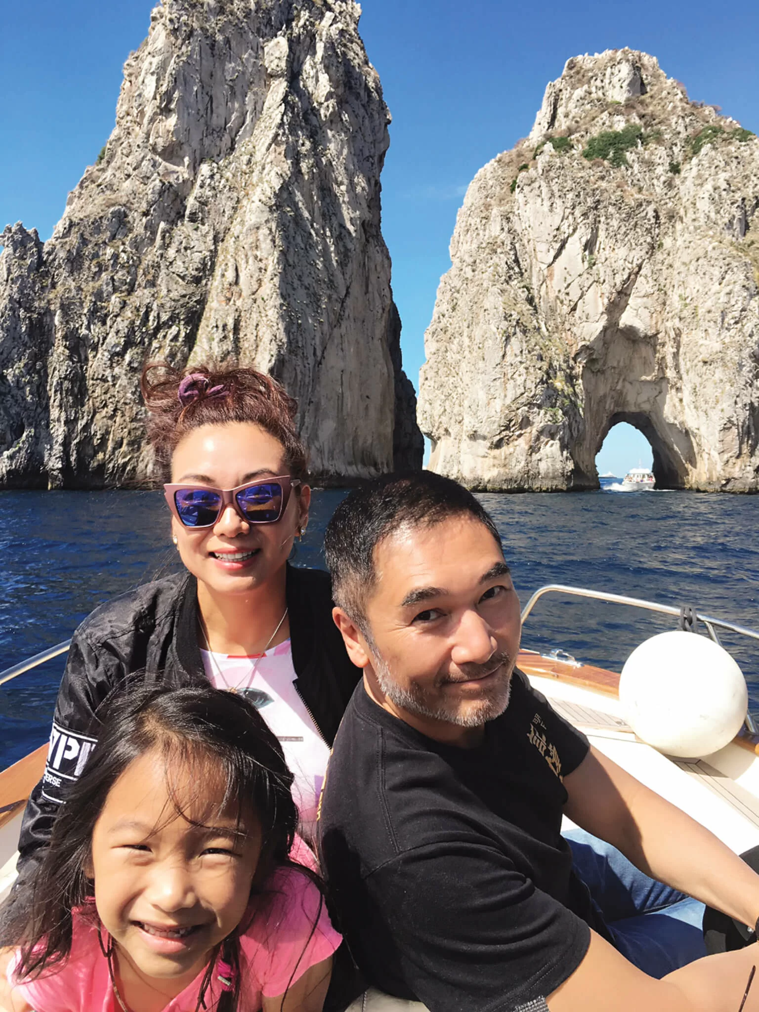 方中信說莫可欣喜歡作主，女兒轉學校、去旅行，都是她決定。