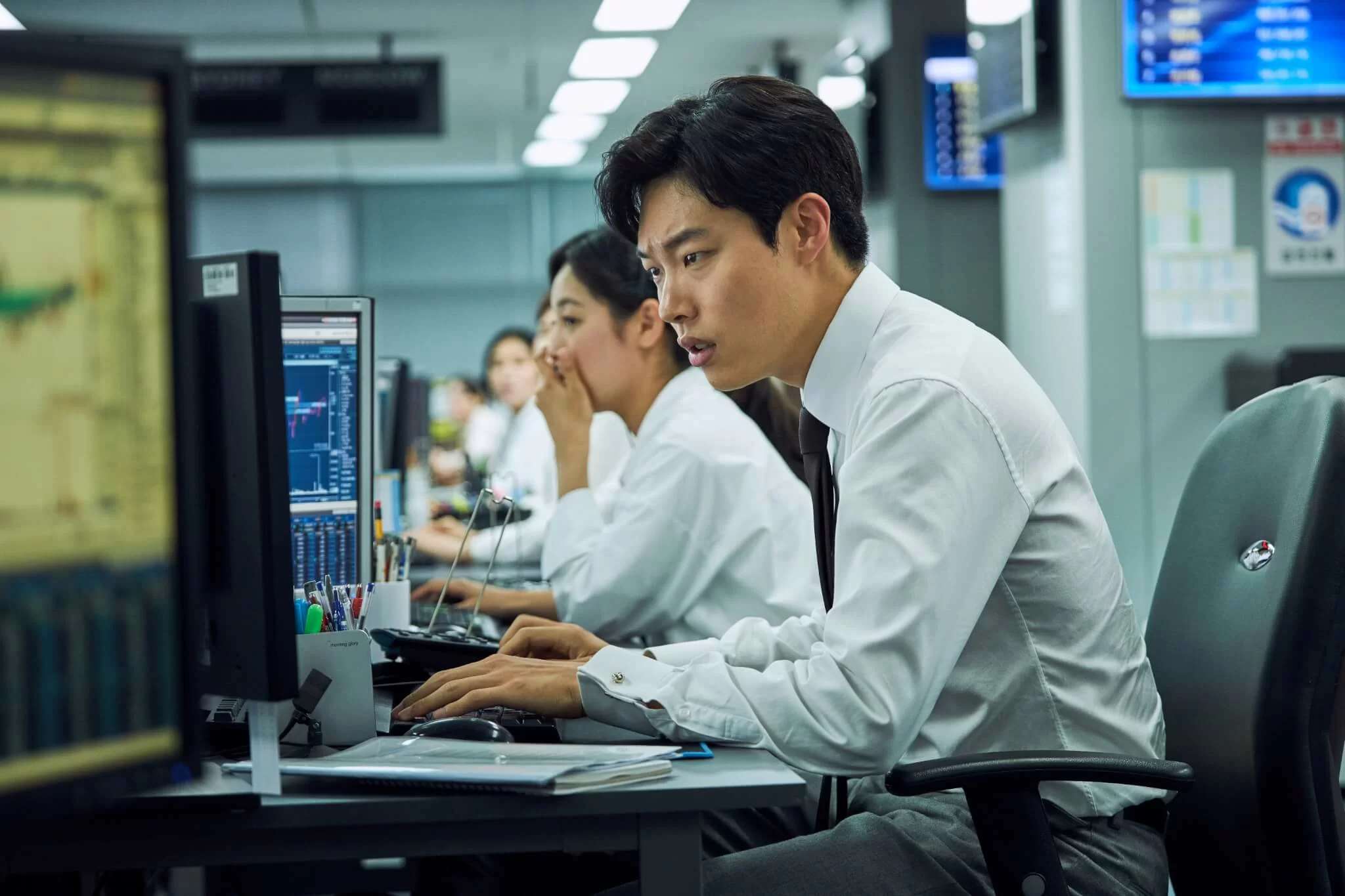 從貧窮到富有，隨着環境轉變，柳俊烈的外表、動作和微表情都有變化，投入程度就如「上身」一樣，所以補鏡要其一下子回到未發達的逸賢，絕對是對柳俊烈的一大考驗。