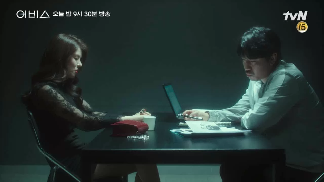 韓素希飾演車旻的未婚妻,隱藏不少不可告人的秘密。