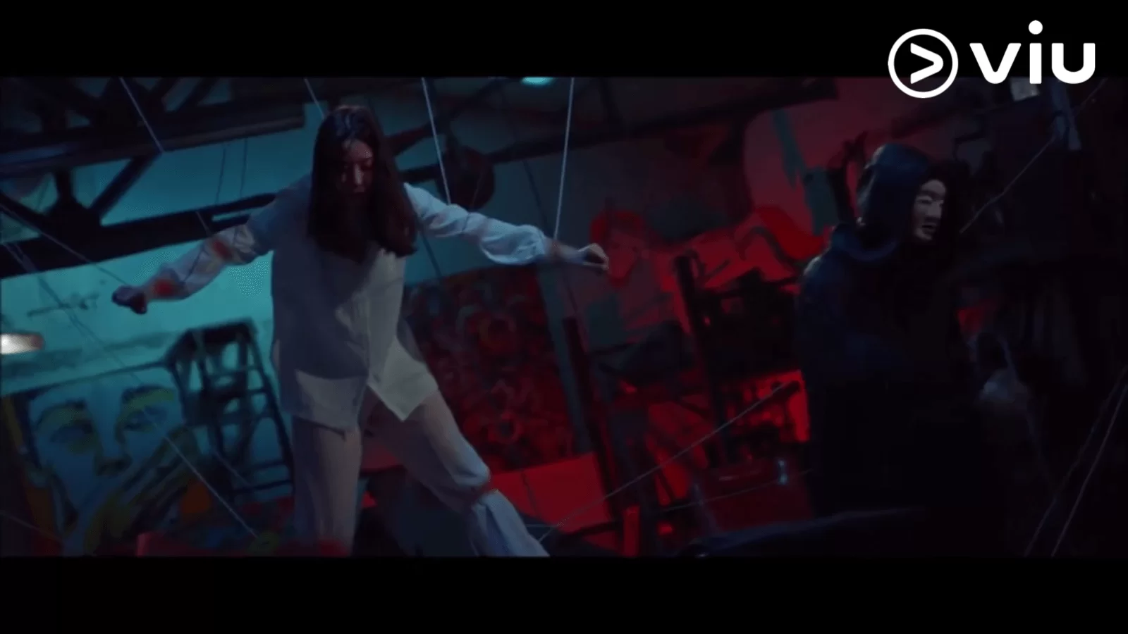 劇集血腥升級,第一幕已經是鋼線殺人事件,將受害者五馬分屍。