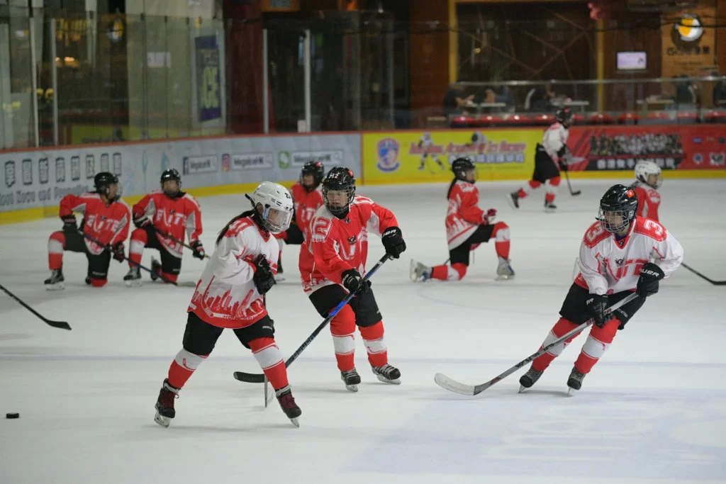 李雅婷是香港女子冰球隊的大家姐