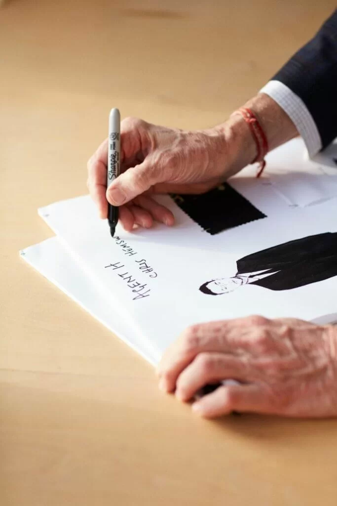 Paul Smith為男女主角度身訂造西裝戲服