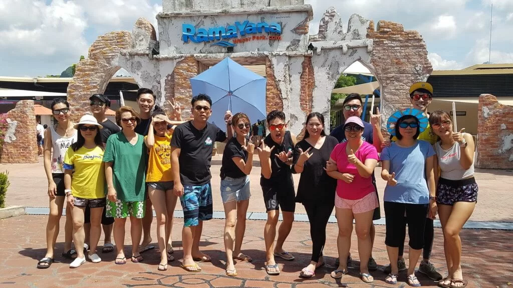 林曉峰及康子妮之前跟節目所有參賽者一起出發去泰國,進行連串考驗。