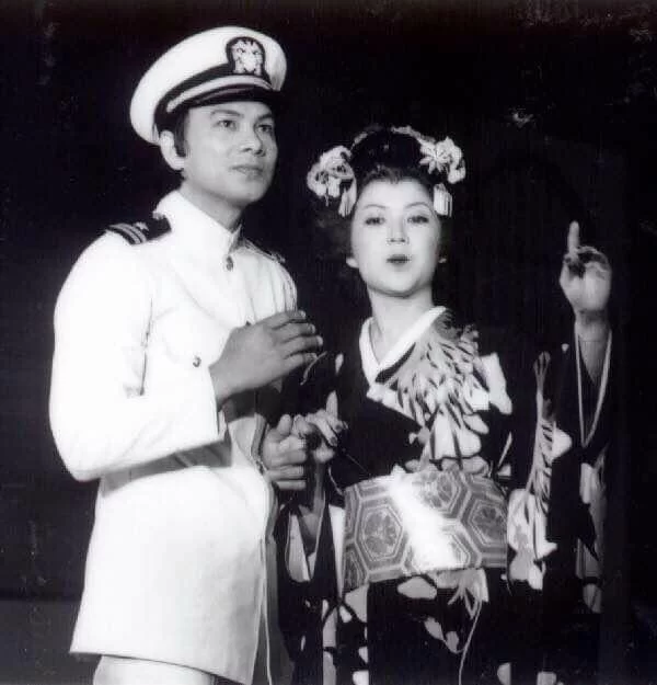 多年前為仁濟醫院籌款,與馮寶寶演出歌劇《蝴蝶夫人》。