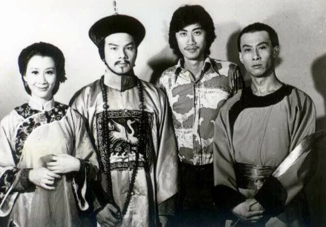 麥當雄(右二)當年在麗的拍過不少經典劇集,關偉倫亦參與很多演出。