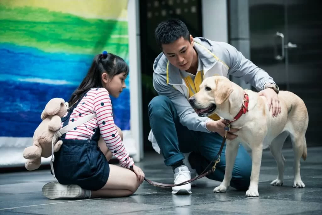 與狗狗拍電影,羅仲謙稱十分困難,有時會NG數十次。