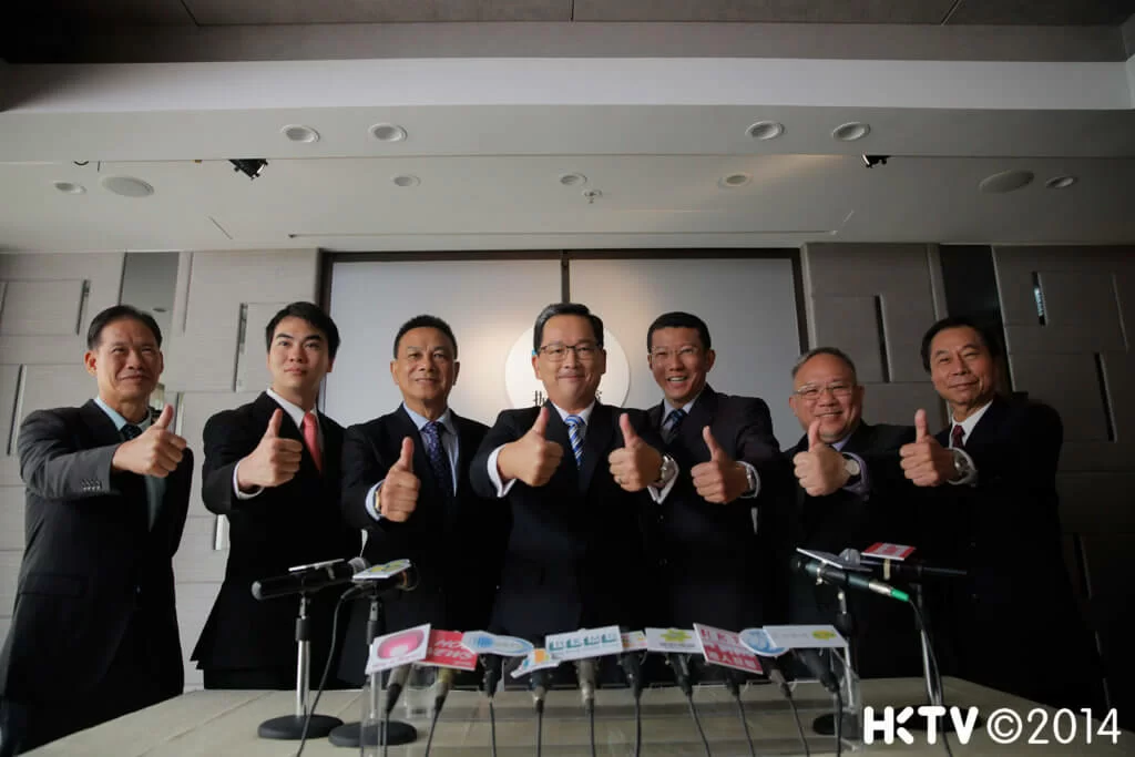 關偉倫離開亞視後,曾簽約香港電視,拍過《選戰》及《導火新聞線》等劇集。