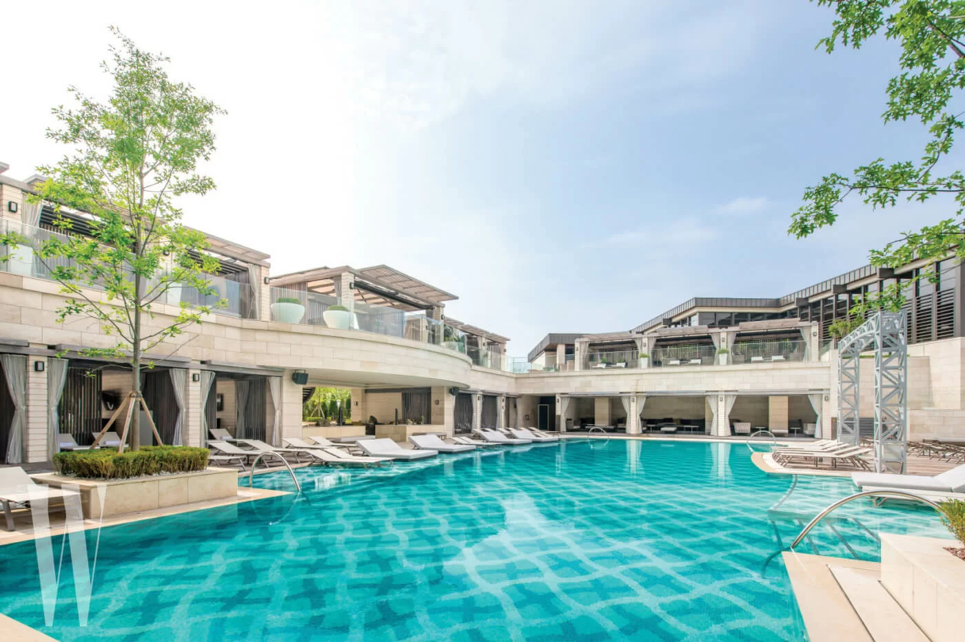 劇中的泳池取景於仁川的豪華酒店Paradise City