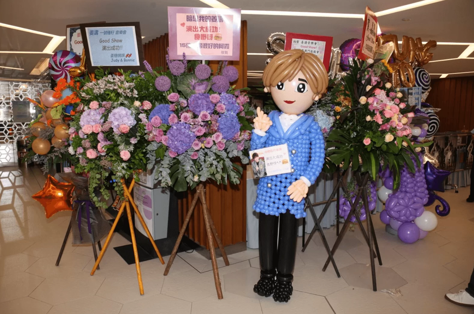 姜糖贈送大量花籃