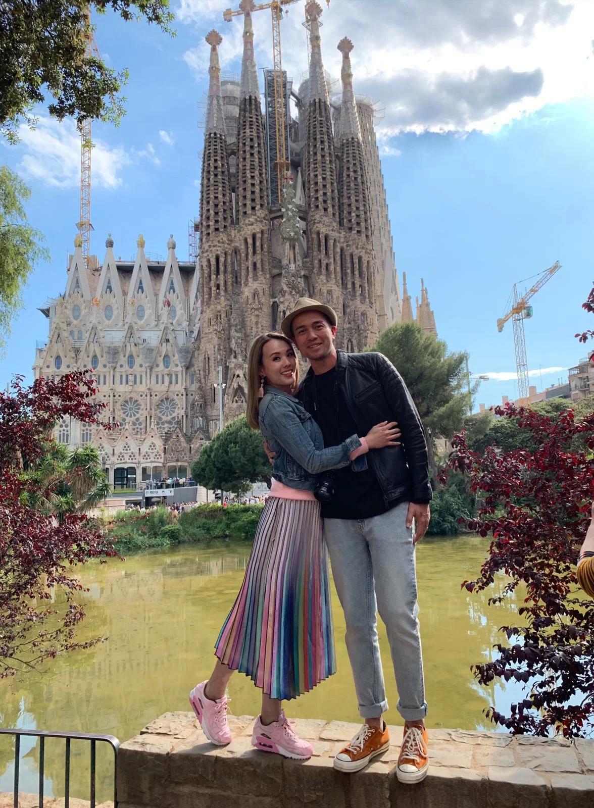 放下囡囡,楊洛婷與老公Tim早前到西班牙旅行,重新感受拍拖的感覺。