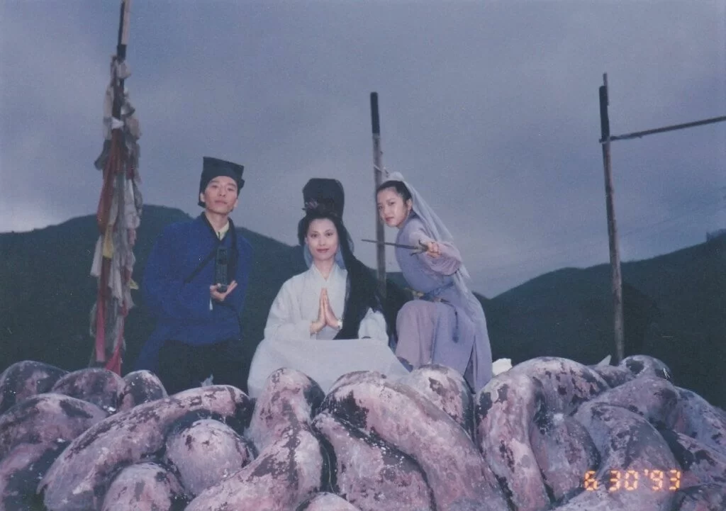 電影《白髮魔女傳》當年大收,她飾演其中一派的武林弟子。