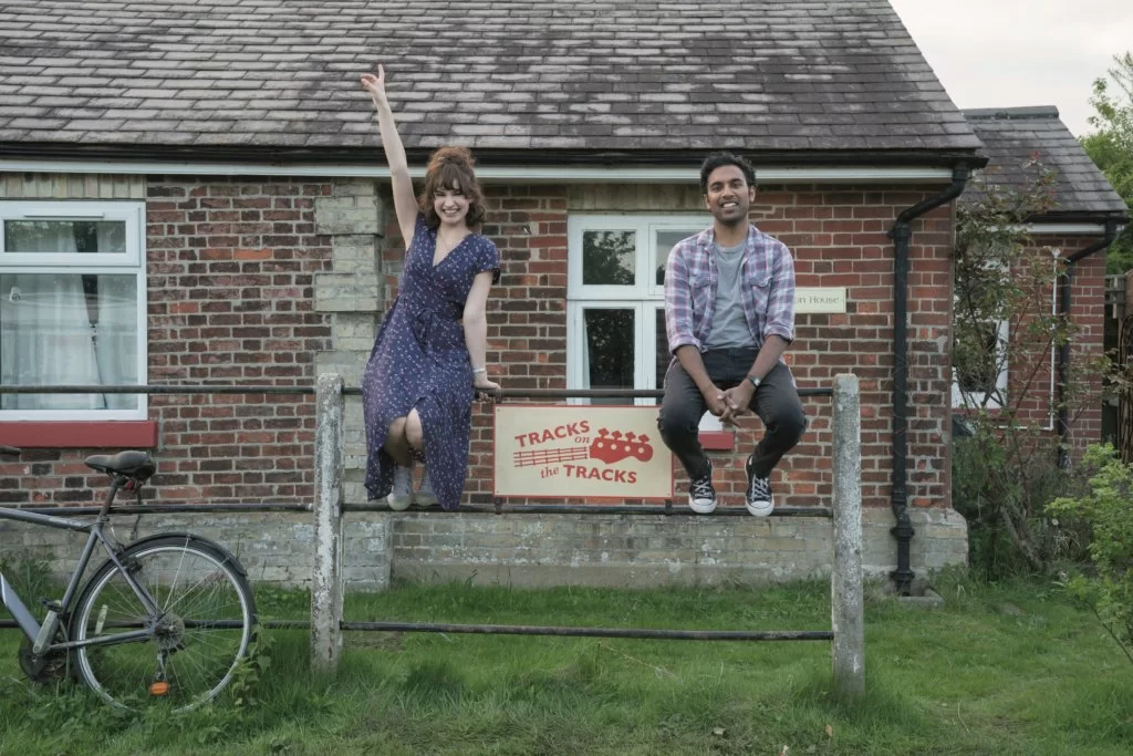 《緣來自昨天》是奇幻音樂戀愛喜劇,洋溢歡笑與暖意。