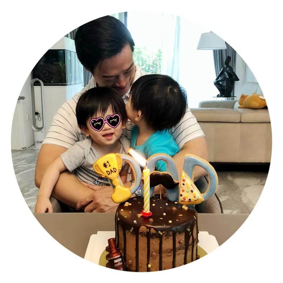 老公每次放工，也會飛奔回家黐實一對寶貝。