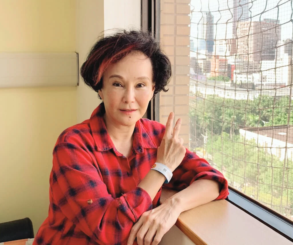 二○一六年五月，胡錦做檢查時，醫生發現乳房有陰影，結果證實是癌細胞，馬上開刀，右邊乳房整個切除。