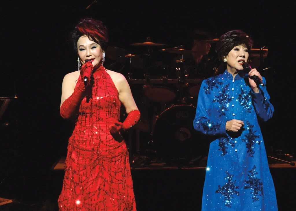 胡錦患上乳癌動了手術，十天後拆線，翌日馬上和凌波到新加坡登台。