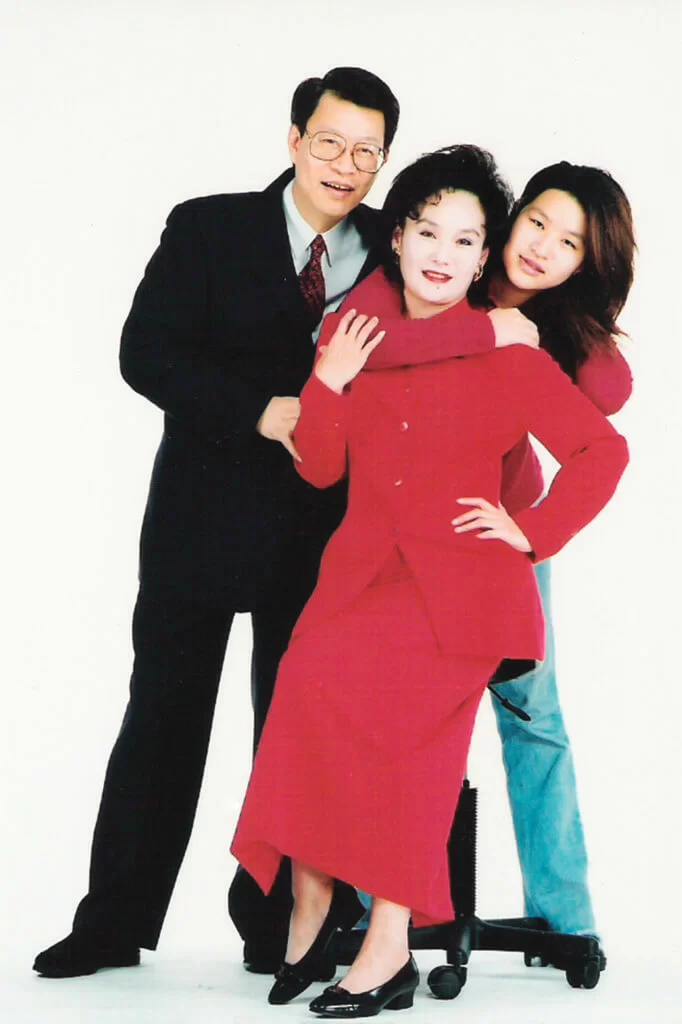 胡錦和顧安生結婚四十年，育有一女。當她生病時，曾三番四次向老公提出離婚，但顧安生沒有理會。