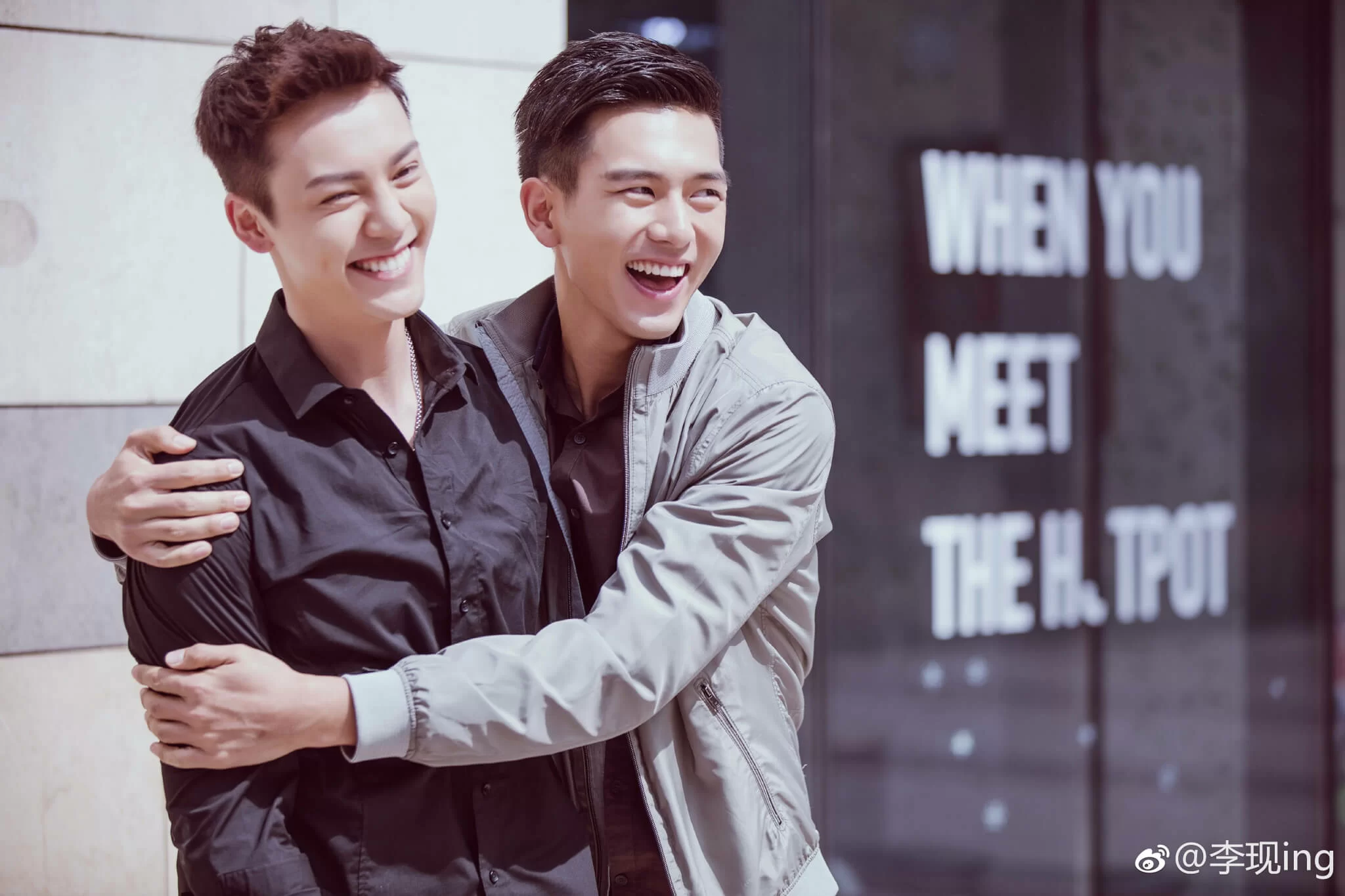 一七年李現首次當上男一演出《河神》,演技開始受到肯定,今年還有《翩翩冷少俏佳人》和《南方有喬木》兩套新劇播出。