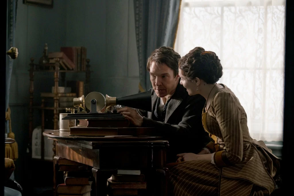 愛迪生只埋頭在發明上，忽視自己的妻子。