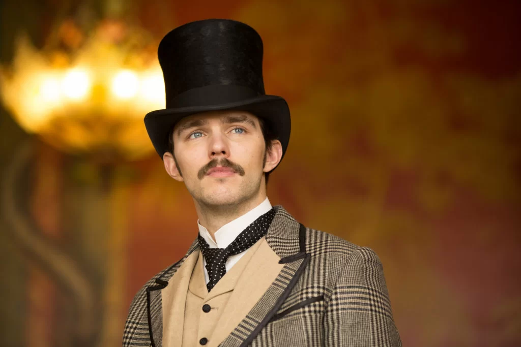 尼古拉斯侯特飾演的特斯拉，在這場電流戰爭中舉足輕重。