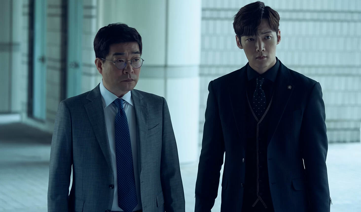 崔振赫和孫賢周在劇中稱兄道弟,其實暗地互相猜疑。