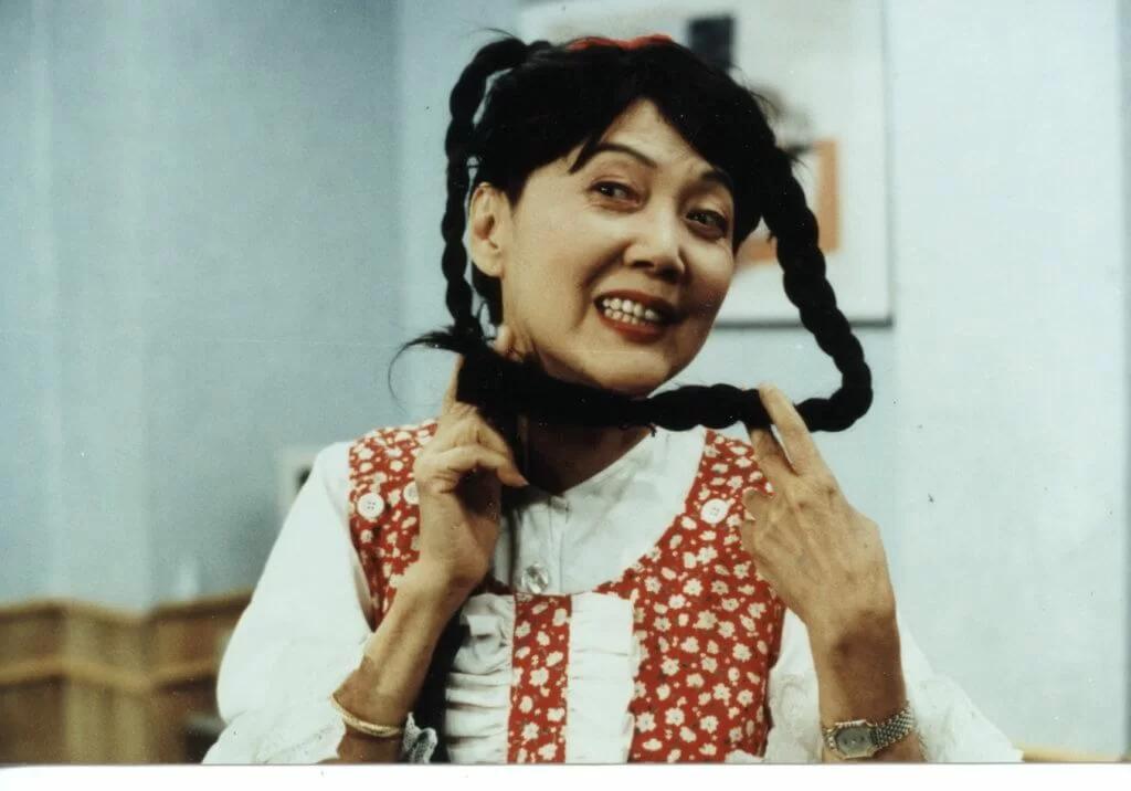 夏萍擅演不同角色，這造型維肖維妙。