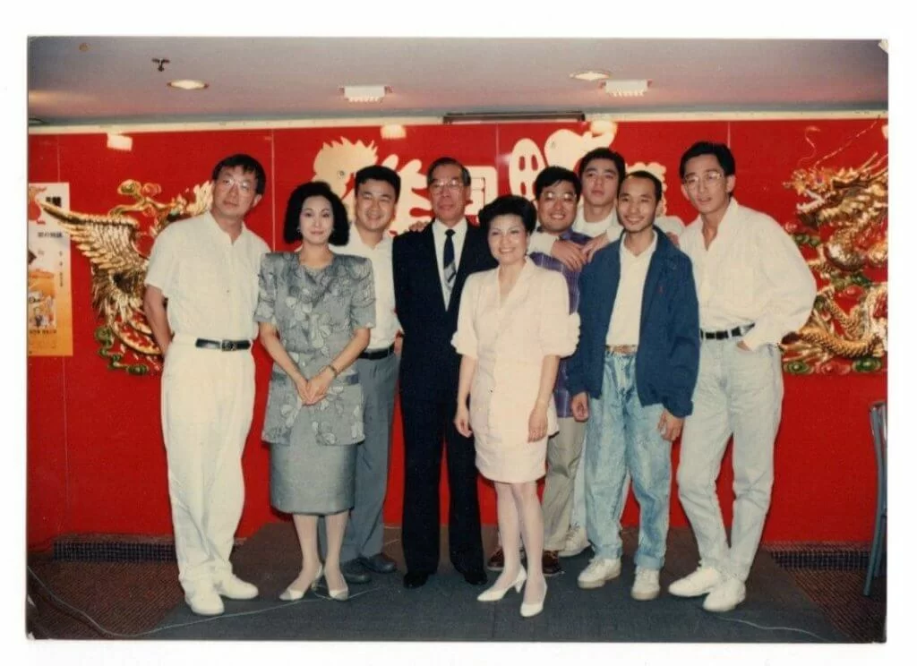 八八年的電影《雞同鴨講》，一眾演員都十分年輕，何啟南亦只有廿多歲。