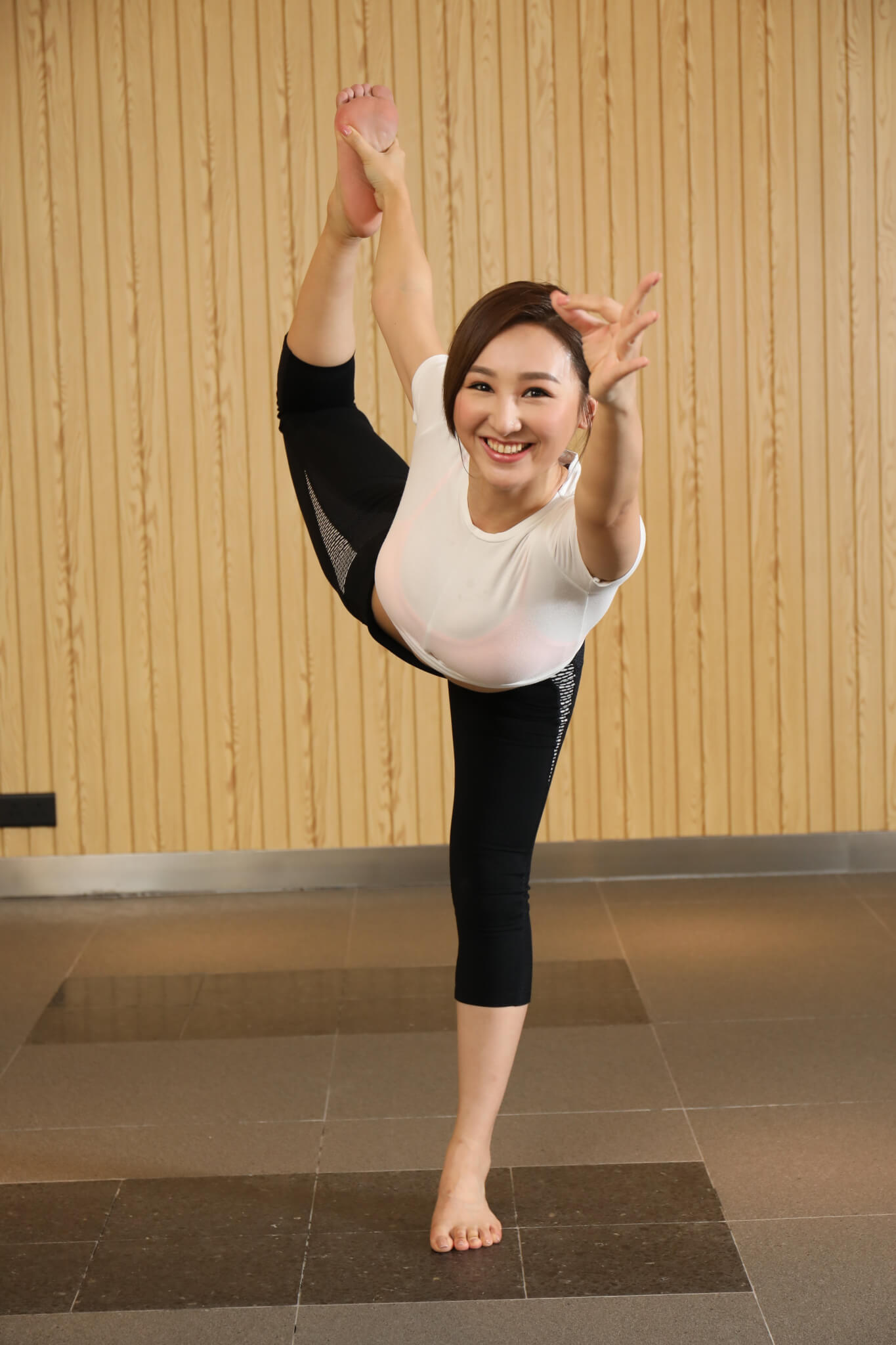 Dancer Pose算是瑜伽的基本步，當然難不到高Ling。